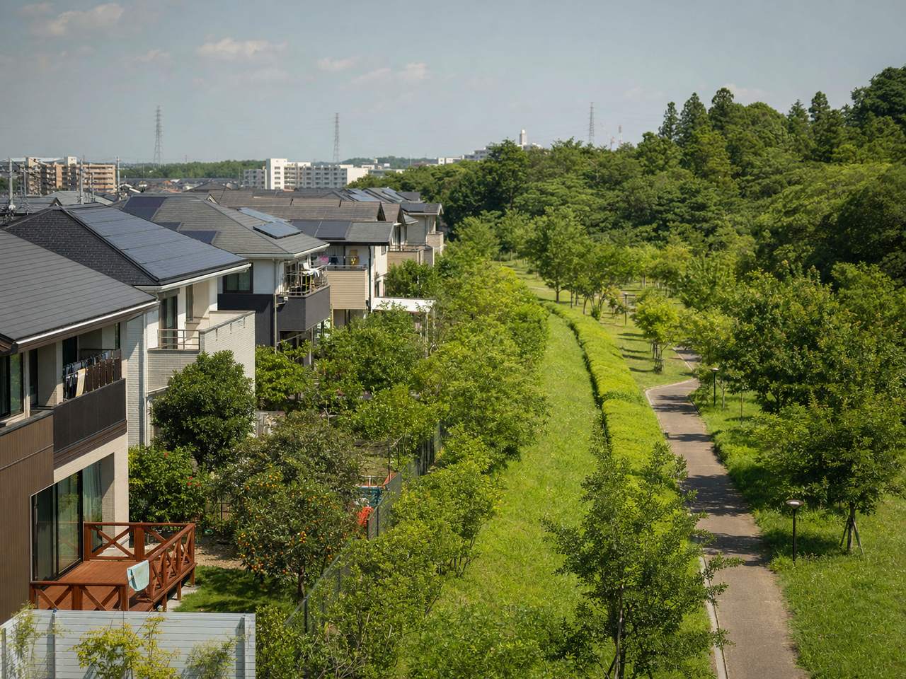 千葉ニュータウン印西・白井。広い敷地の戸建て住宅地と整備された緑地が広がる俯瞰写真。