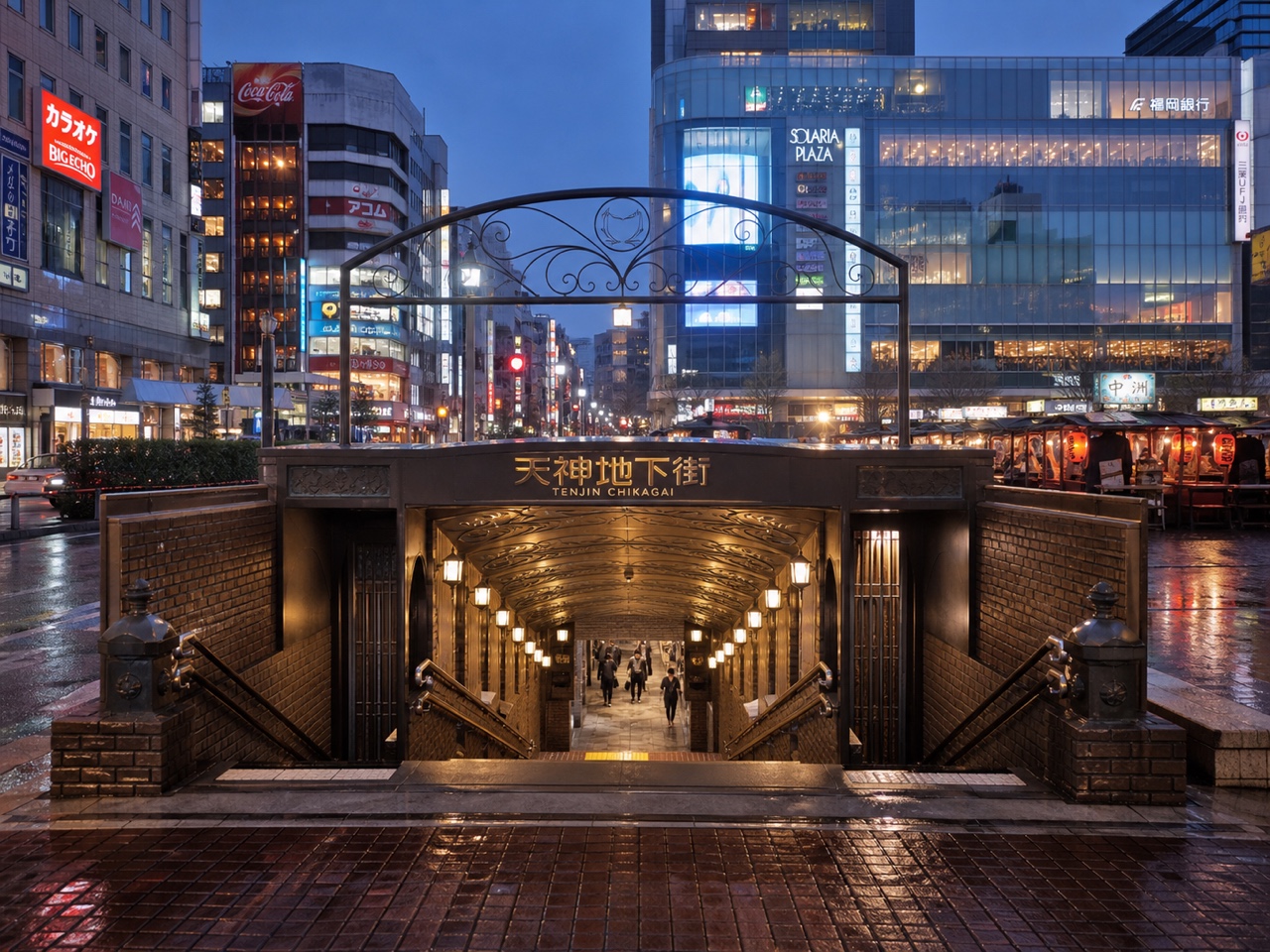 福岡市天神・博多の繁華街と地下街。中洲・天神地下街・博多駅前の都市景観の写真。