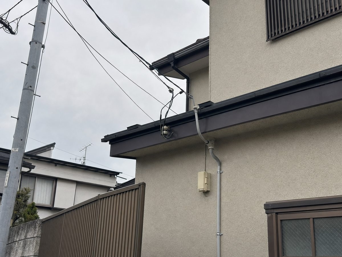 下水管・電線伝い・隣家からの空中ルートなど、想定外の侵入経路を示す写真。